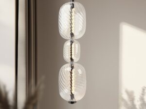 Miniaturka 2 - Zbliżenie pionowej lampy LED Zelotena z trzema ryflowanymi przezroczystymi kloszami