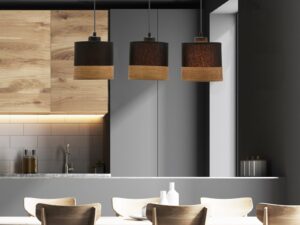 Miniaturka 1 - Lampa wisząca Zenala z trzema czarno-brązowymi abażurami nad drewnianym stołem