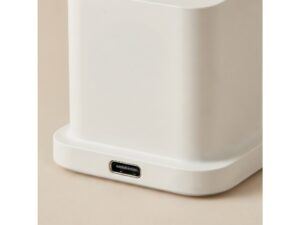 Miniaturka 6 - Zbliżenie portu USB-C w podstawie lampki Ilarano