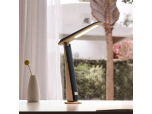 Miniaturka 1 - Lampka biurkowa Olavino na blacie obok okna