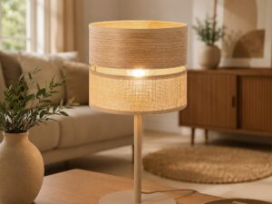 Miniaturka 1 - Lampka Dorma z jutowym abażurem świecąca na stoliku w salonie