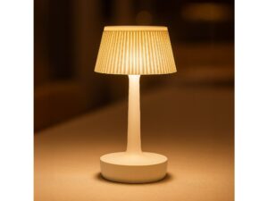 Miniaturka 2 - Biała lampka nocna Galiveta z przezroczystym kloszem w aranżacji wnętrza