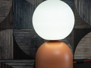 Miniaturka 9 - Lampka nocna Miki Big w łososiowym kolorze w aranżacji wnętrza