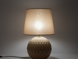 Miniaturka 5 - Lampka nocna Santana ecru z tekstylnym abażurem w aranżacji wnętrza