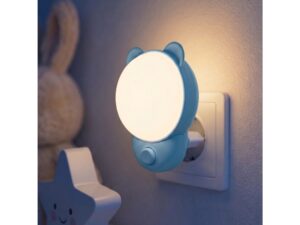Miniaturka 1 - Niebieska lampka nocna w gniazdku widok z boku