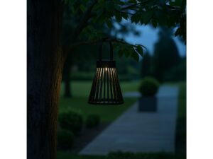 Miniaturka 5 - Lampka solarna IP44 z ciepłą barwą światła w aranżacji zewnętrznej