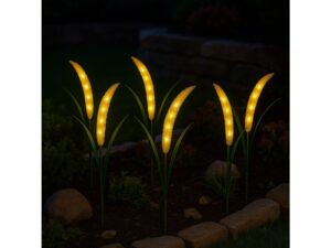 Miniaturka 5 - Zielona lampka solarna w otoczeniu roślin