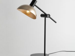 Miniaturka 3 - Lampka stołowa Artis czarno-złota na zdjęciu aranżacyjnym