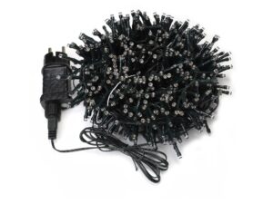 Miniaturka 10 - Lampki choinkowe 700 LED 14 m na zielonym przewodzie – zestaw na białym tle