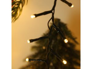 Miniaturka 5 - Lampki choinkowe 700 LED – zbliżenie diod na zielonym przewodzie
