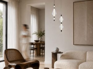 Miniaturka 3 - Lampy wiszące Romorano z jednym i dwoma szklanymi kloszami w salonie