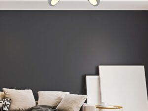 Miniaturka 1 - Listwa Belona z dwoma reflektorami LED na suficie w salonie.