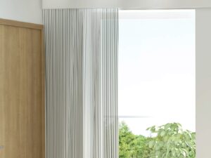 Miniaturka 1 - Listwa sufitowa Fenisona trzy reflektory nad strefą wypoczynkową salonu