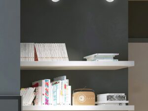 Miniaturka 1 - Listwa Nalema z dwoma regulowanymi spotami nad półkami z książkami w pokoju