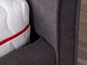 Miniaturka 3 - Narożnik tapicerowanego zagłówka łóżka Velunia z materacem – zbliżenie