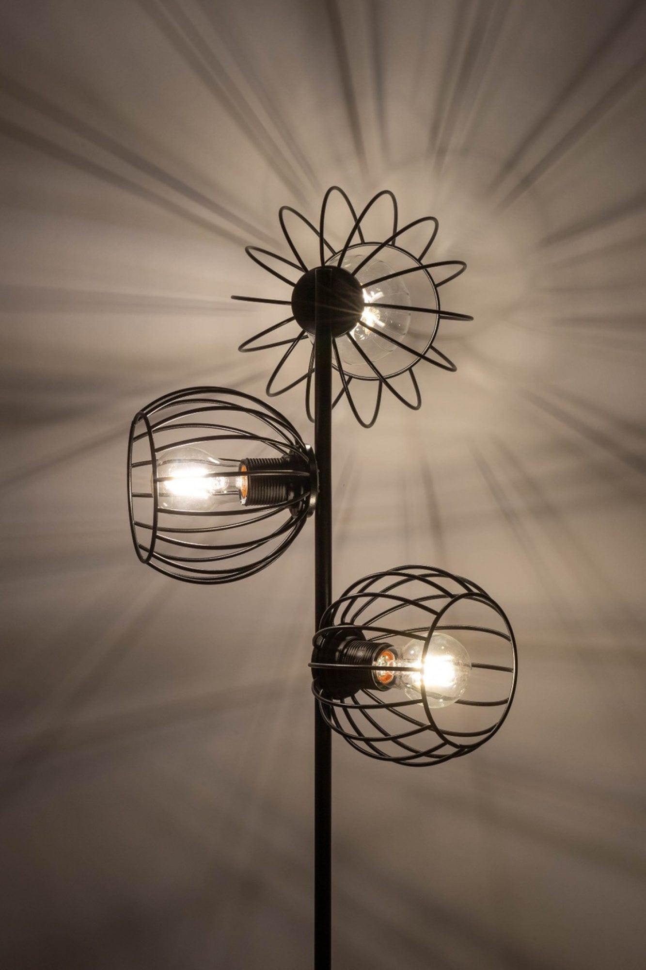 Madam lampa podłogowa z trzema punktami światła