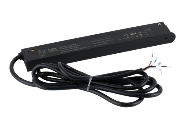 Czarny zasilacz Magnetic Easy Zasilacz Wpinany Szyne 100 W na białym tle
