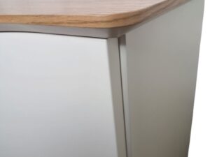Miniaturka 3 - Meble Madera – detal wykończenia 1: drewniane nogi, blat i lakierowany front