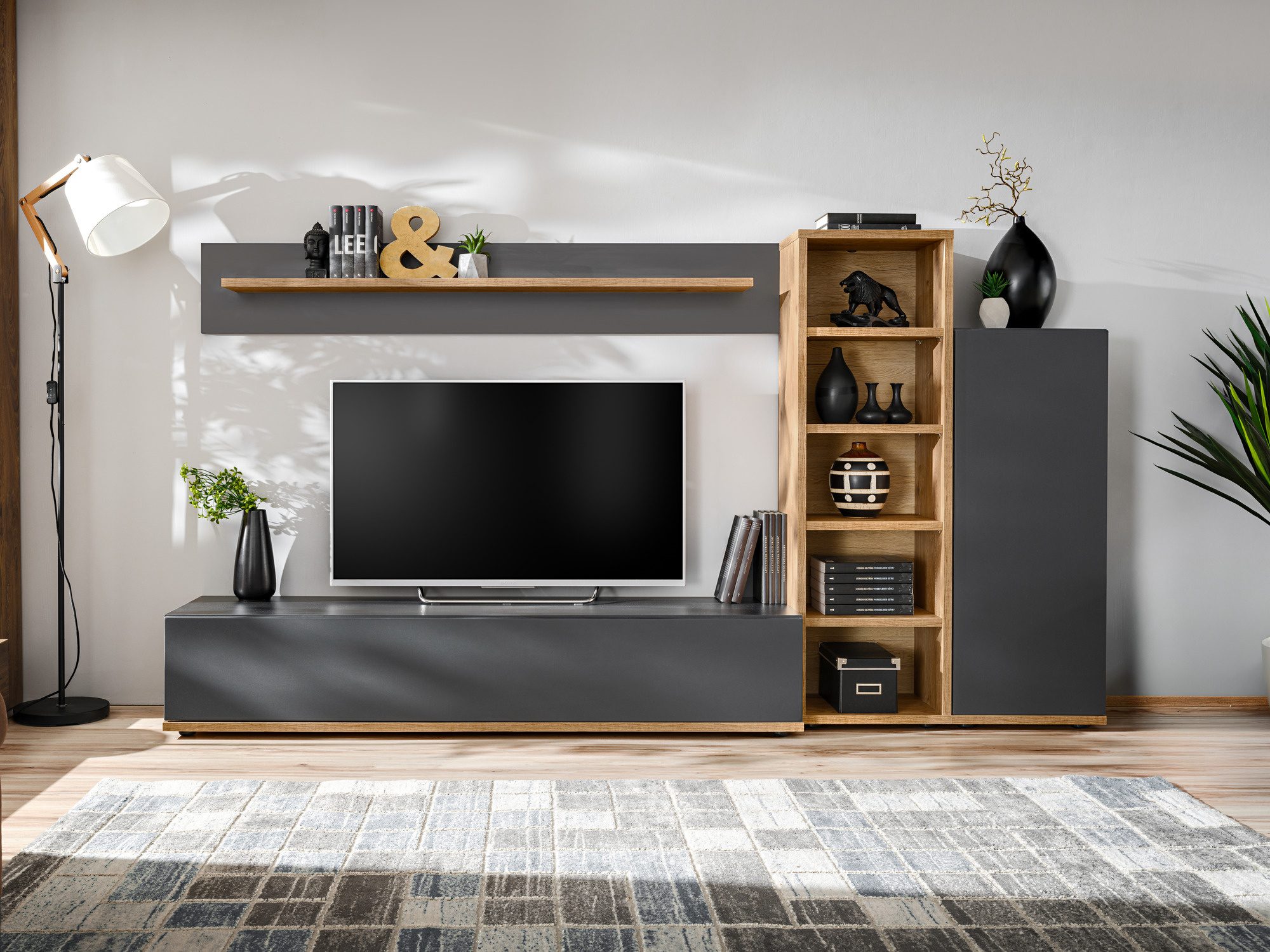 Meblościanka RTV Silvaro 240 cm antracyt Wotan w salonie