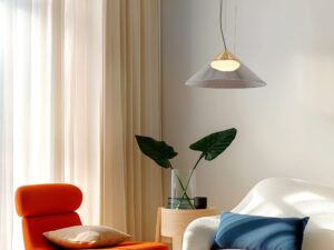 Miniaturka 3 - Lampa wisząca Meladia 34 cm dymiony szklany klosz w salonie