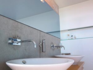 Miniaturka 2 - Mibo Wall Up-Down – chromowany kinkiet w aranżacji wnętrza