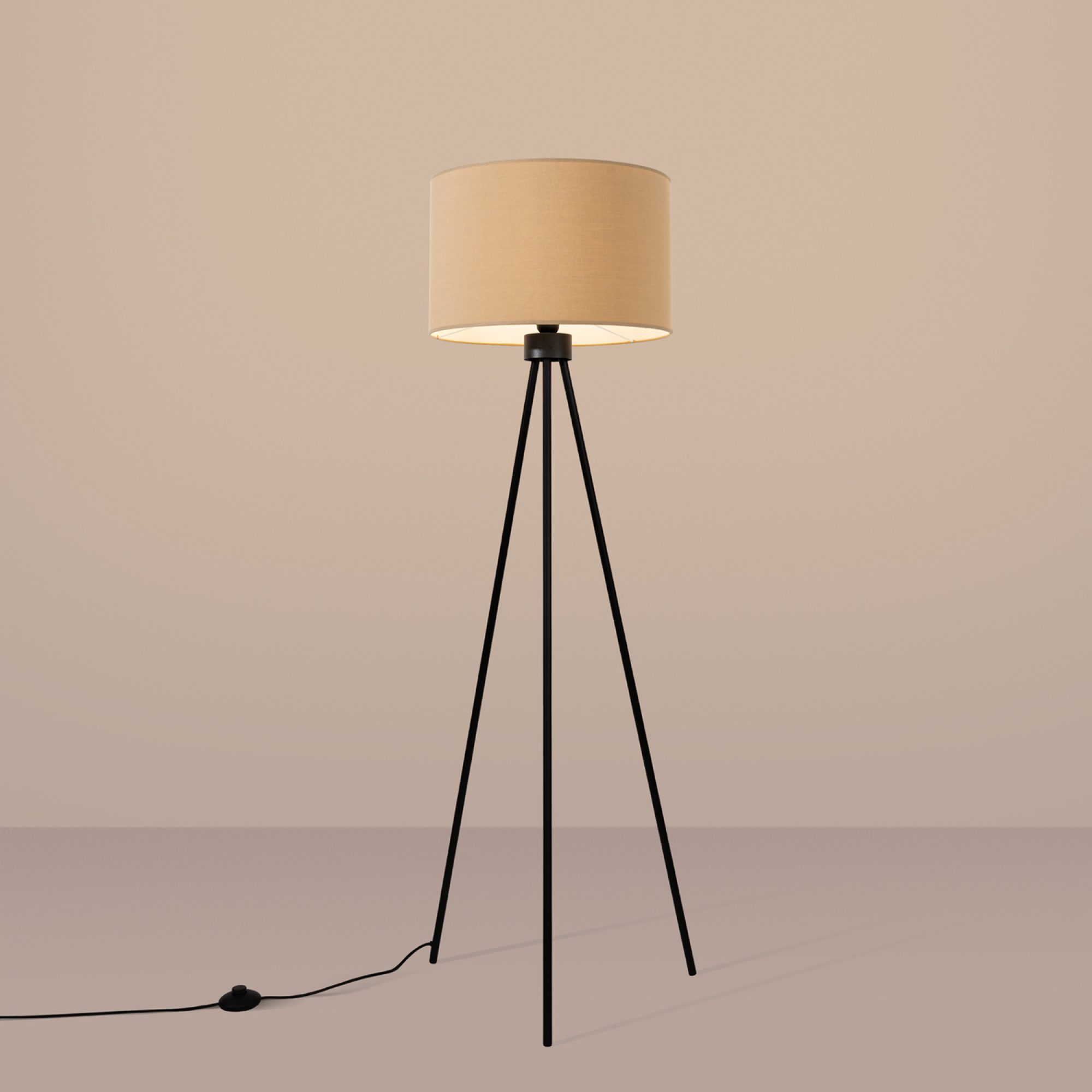 Minimalistyczna lampa podłogowa Elaria 135 cm w aranżacji wnętrza