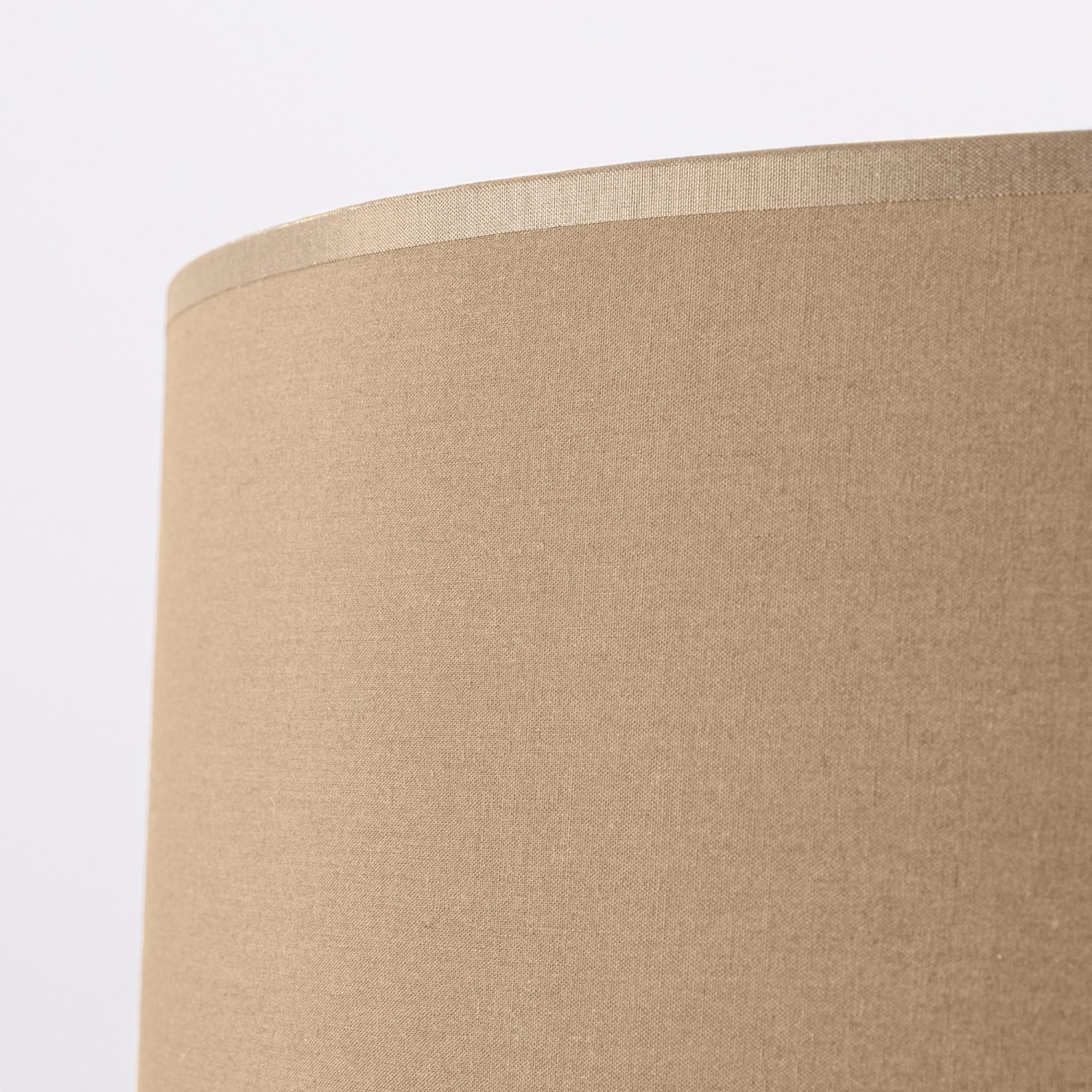 Minimalistyczna lampa podłogowa Elaria 135 cm w aranżacji wnętrza 4