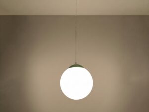Miniaturka 17 - Minimalistyczna lampa wisząca 30 cm dla nowoczesnych wnętrz zielony oliwkowy z włączonym światłem