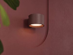 Miniaturka 17 - Minimalistyczny kinkiet Modessa 12 cm brązowy na ścianie we wnętrzu – zbliżenie