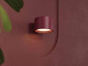 Miniaturka 64 - Minimalistyczny kinkiet Modessa 12 cm burgundowy na ścianie we wnętrzu – zbliżenie
