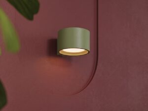 Miniaturka 50 - Minimalistyczny kinkiet Modessa 12 cm zielony oliwkowy na ścianie we wnętrzu – zbliżenie