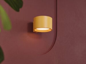 Miniaturka 31 - Minimalistyczny kinkiet Modessa 12 cm żółty na ścianie we wnętrzu – zbliżenie