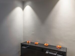 Miniaturka 3 - New Tria – sufitowe punkty LED doświetlają ścianę nad komodą