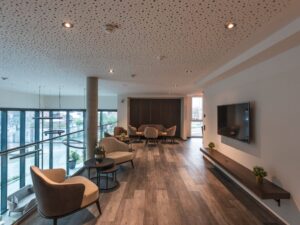 Miniaturka 8 - New Tria – moduły LED po zamontowaniu w suficie salonu
