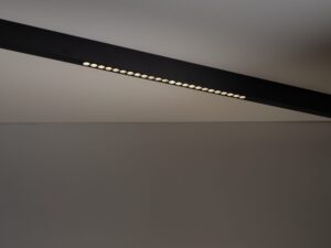 Miniaturka 2 - Czarny moduł Magnetic Easy Points 24 W w aranżacji szynowej