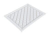 Pikowana nakładka na materac 80x200 cm z gumkami w narożnikach, na białym tle