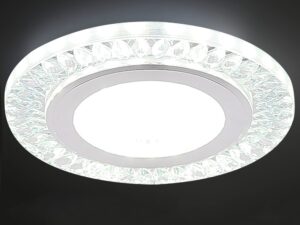 Miniaturka 1 - Oczko LED ze srebrną oprawą i obłym szklanym pierścieniem podczas świecenia