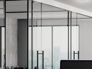 Miniaturka 1 - Oczko sufitowe LED 10 W w aranżacji z transparentnym szklanym pierścieniem