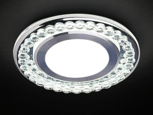 Miniaturka 1 - Srebrne oczko sufitowe LED 6500 K – oświetlona oprawa na ciemnym tle