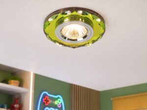 Miniaturka 4 - Wielokolorowe szkło wokół okrągłego oczka sufitowego MR16