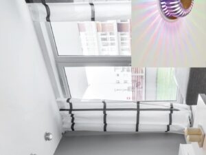 Miniaturka 3 - Oczko sufitowe RGB – trzy oprawy w jasnym salonie