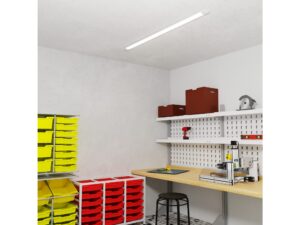 Miniaturka 4 - Długa oprawa liniowa LED oświetlająca suchy warsztat