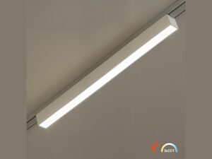Miniaturka 1 - Biała oprawa magnetyczna liniowa LED 20 W 61 cm na białym tle
