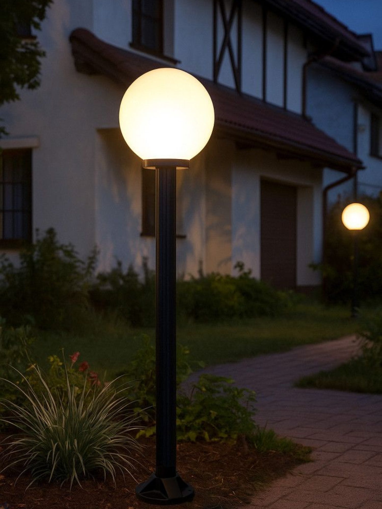 Lampa ogrodowa KULE z kulistym kloszem – detal konstrukcji