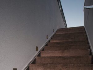 Miniaturka 2 - Oprawa ścienna Concreto El 15 lm w aranżacji zewnętrznej