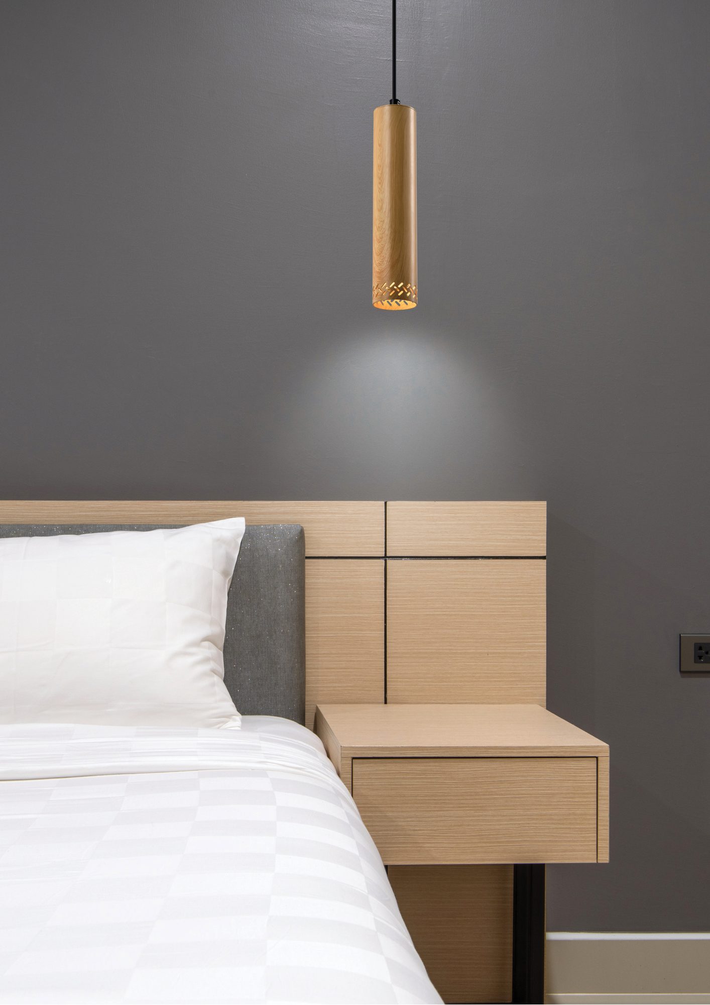 Lampa Oretia drewnopodobny klosz 25 cm w aranżacji