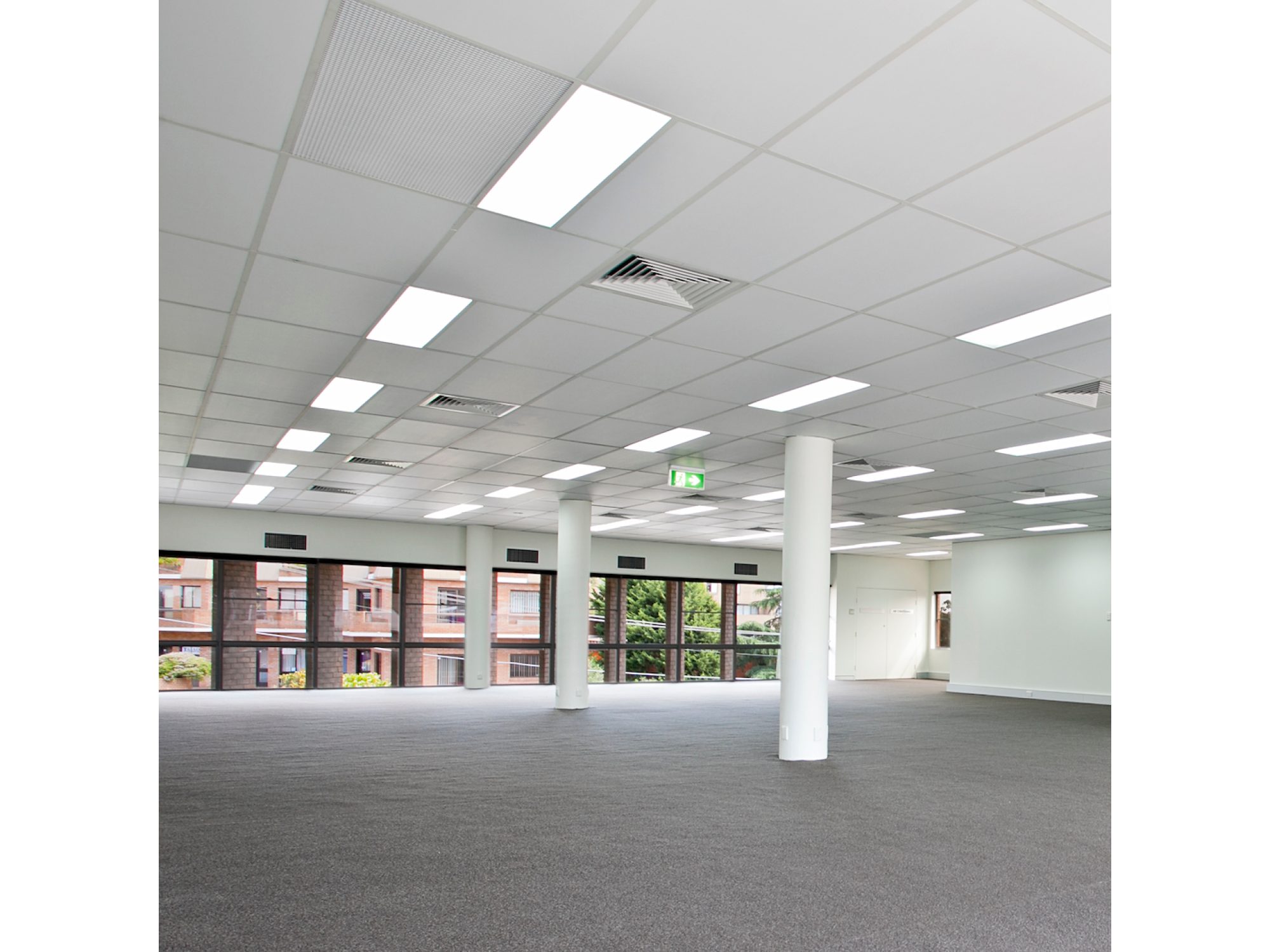 Prostokątny panel oświetleniowy LED 120 × 30 cm we wnętrzu