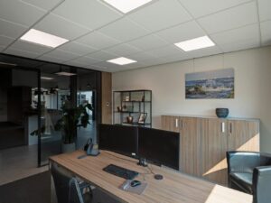 Miniaturka 2 - Panel V 625 – panele sufitowe LED nad stanowiskami biurowymi