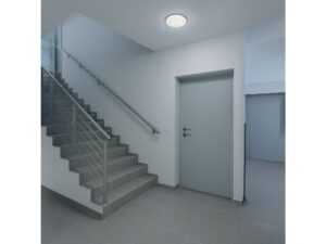 Miniaturka 6 - Biały plafon z czujnikiem ruchu zamontowany na klatce schodowej