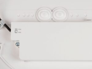 Miniaturka 2 - Widok tylnej części plafonu Decona 30 Sensor i mocowania